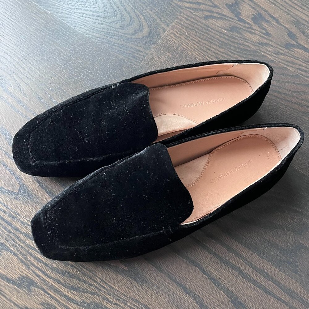 Banana Republic Black Loafers (Size 7)